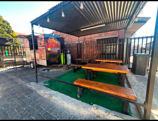 8 BEDROOM HOUSE FOR SALE IN KEMPTON PARK CENTRAL